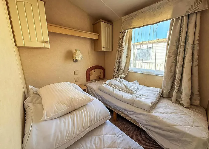4 Berth Nearby Hunstanton Beach In Norfolk Ref 13018L
