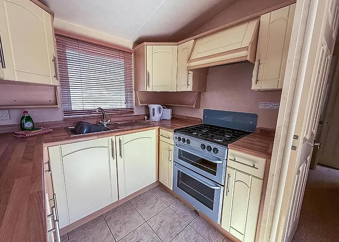 4 Berth Nearby Hunstanton Beach In Norfolk Ref 13018L