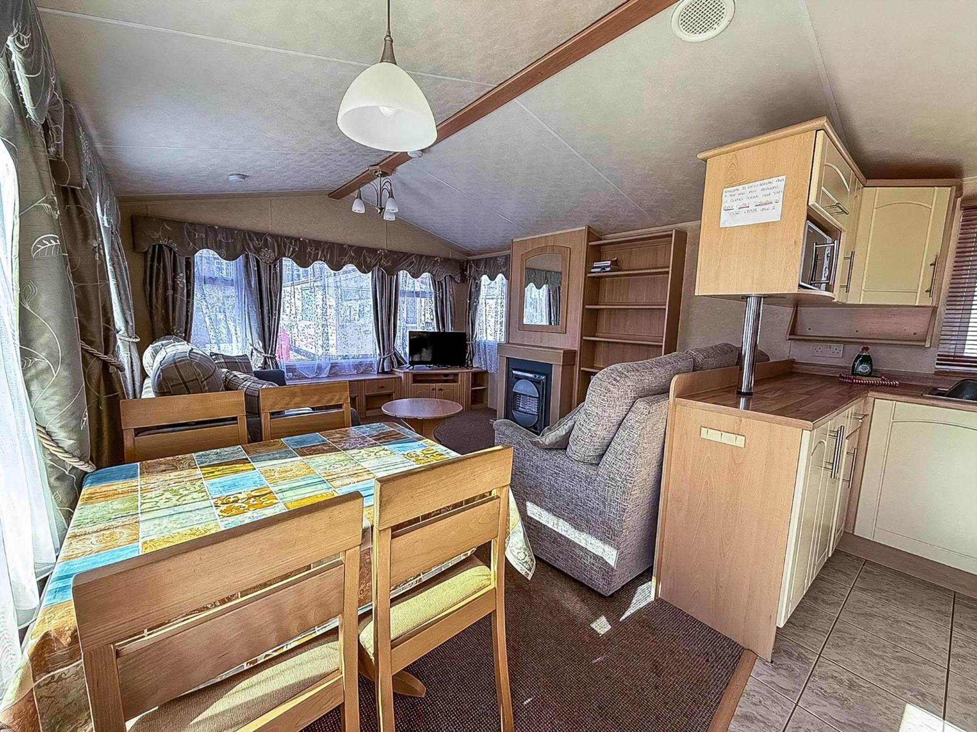 4 Berth Nearby In Norfolk Ref 13018l *